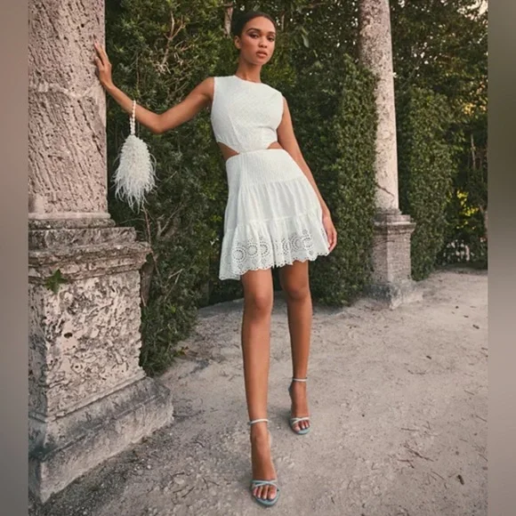 Cult Gaia Dory Ostrich Feather Beaded Wristlet in White, NWT - Picture 11 of 11